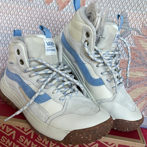 Vans Ultrarange Exo
Vintage White/Blue Stripe
VNOA5KS570U
WMNS Boots - Sneakers - Picture 8 of 16